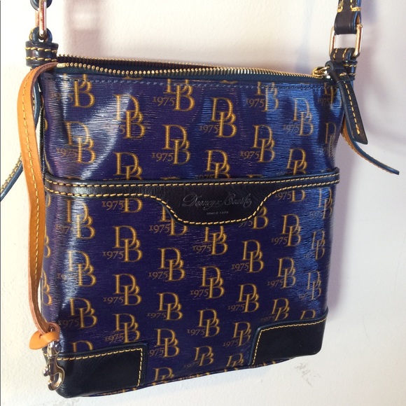 Dooney & Bourke side bag - Picture 2 of 8